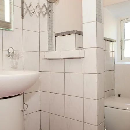 Stunning In With 6 Bedrooms And Wifi Holiday home Ronde