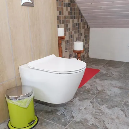 بيت للعطل Stunning In With 6 Bedrooms And Wifi Rønde