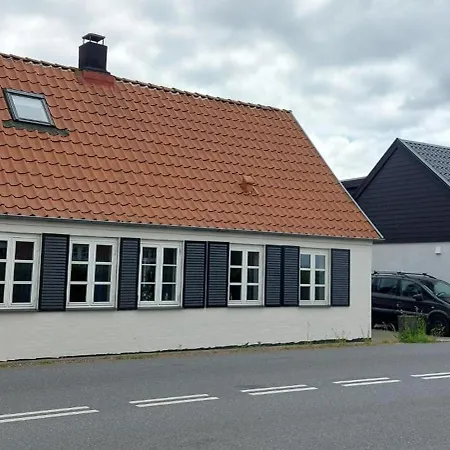 Holiday home Stunning In With 6 Bedrooms And Wifi Ronde