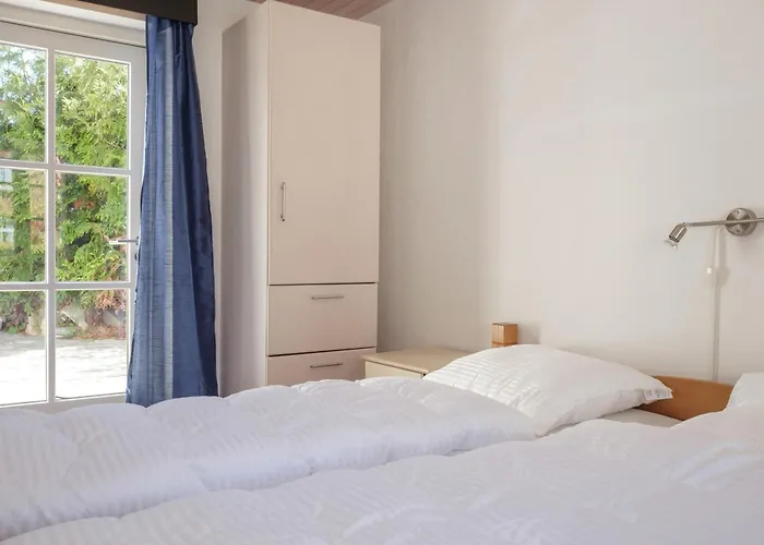 Stunning In With 6 Bedrooms And Wifi Ferienhaus Rønde